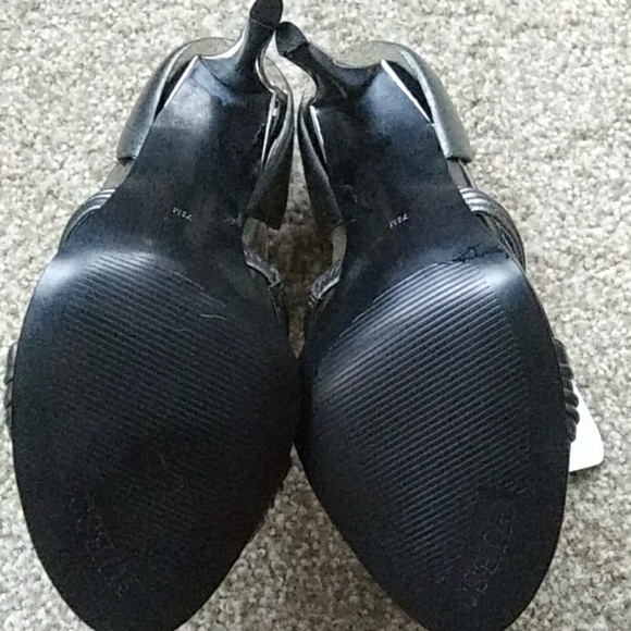 Heels - Picture 3 of 3